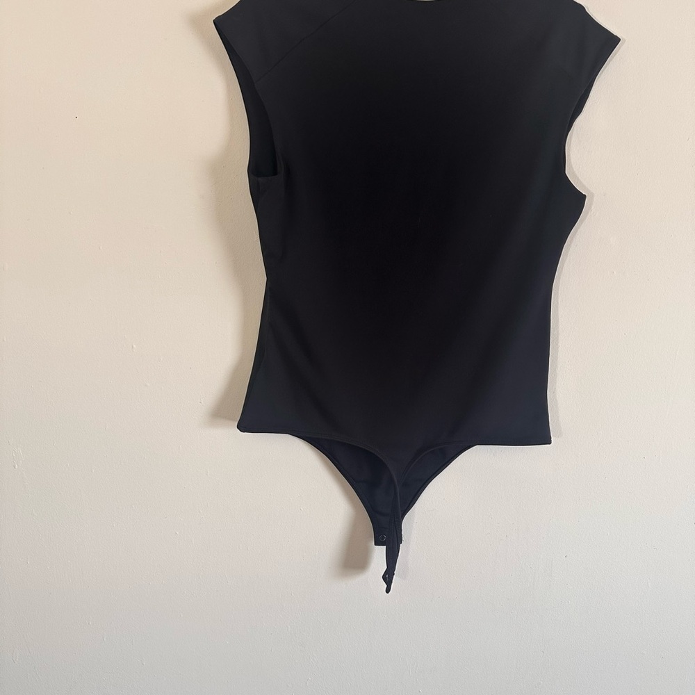 Express Body Contour High Compression Scoop Neck Cap Sleeve Thong Bodysuit - Picture 12 of 13